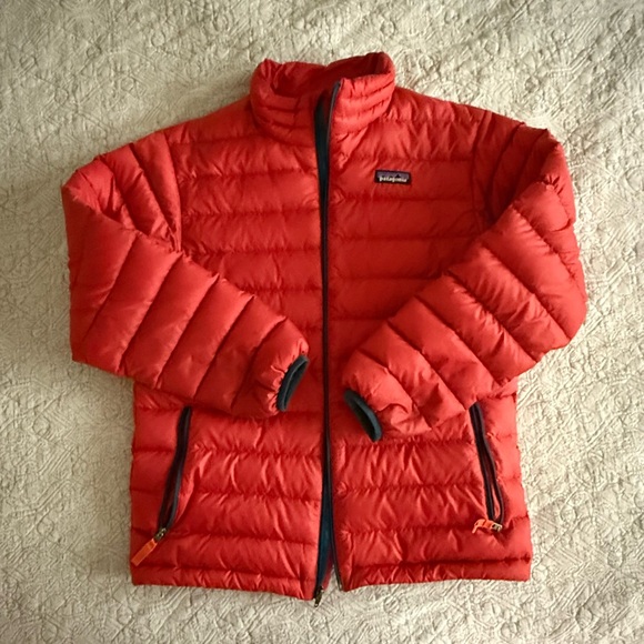 Patagonia Red Puffer Jacket with Quilted Design - Picture 2 of 8